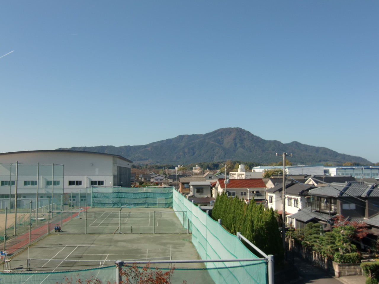 白楊会館から見える角田山